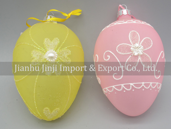 Glass easter egg with colour paint