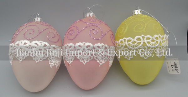 Glass easter egg with colour paint